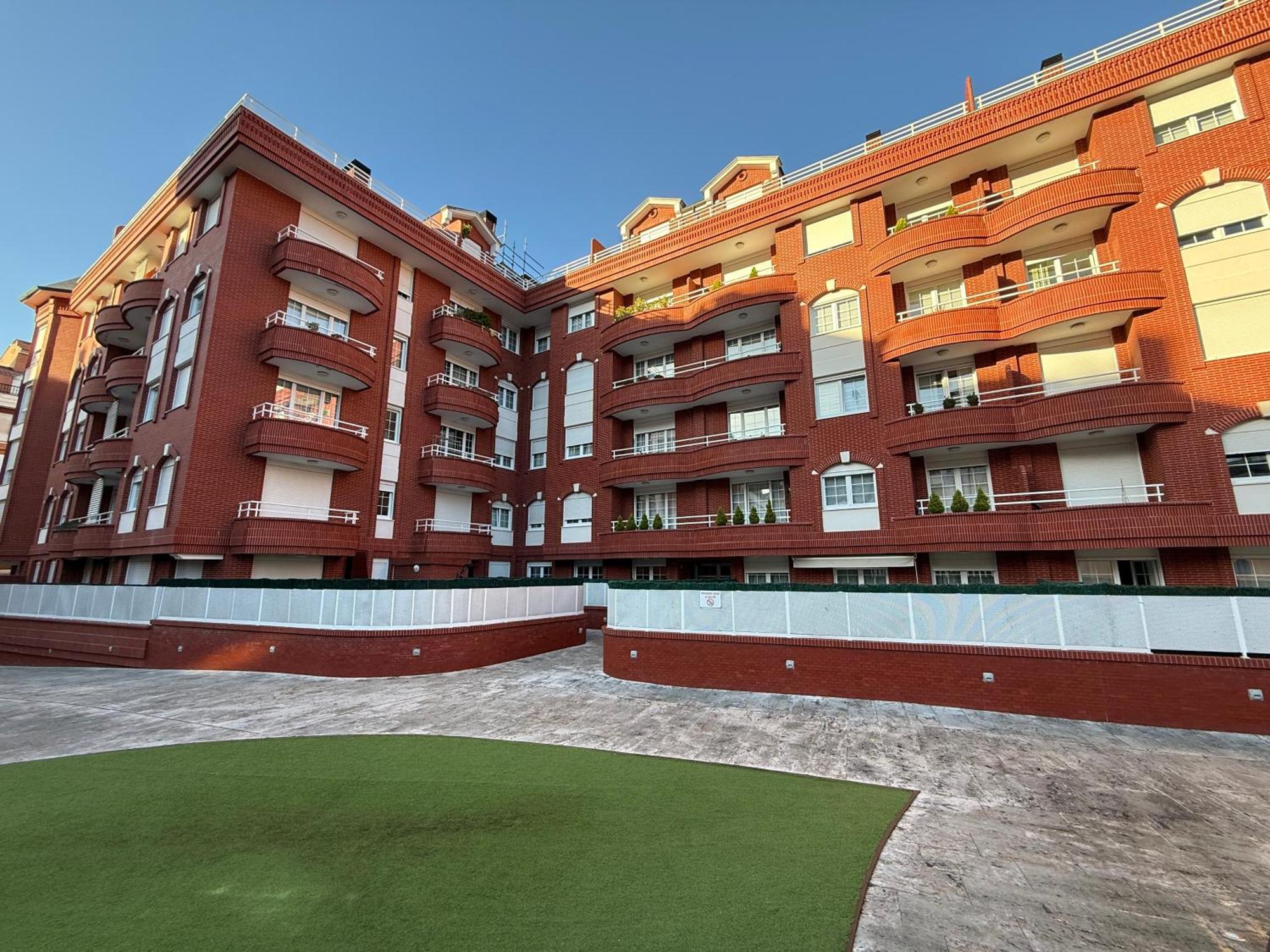 Apto Urbanización Piscina Céntrico Garaje Incluido Castro Urdiales Exterior foto